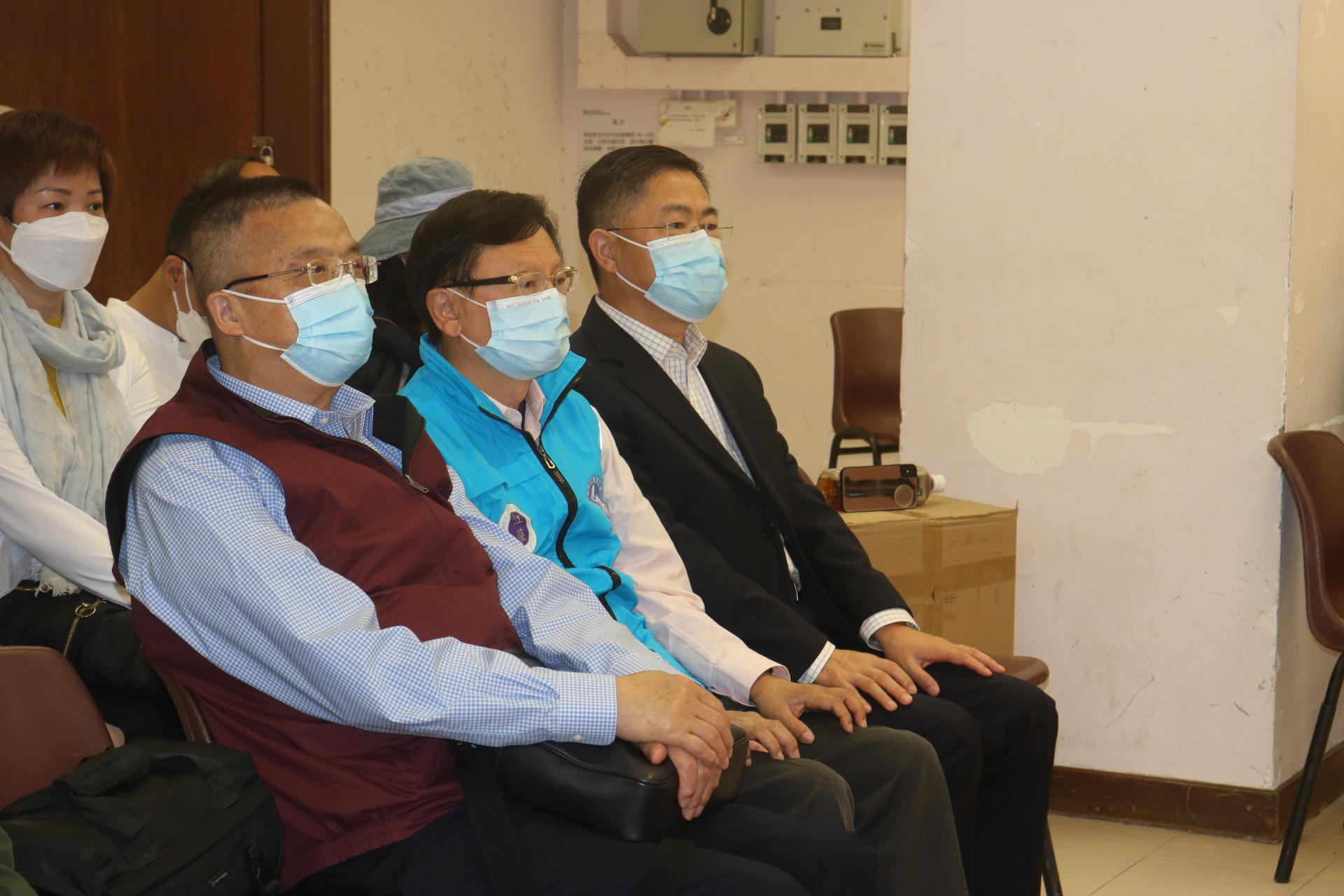 江蘇旅港同鄉聯合會會長馬忠禮（左二）、常務副會長高啟明（左一）、副會長吳玉平（右一）出席講座.png