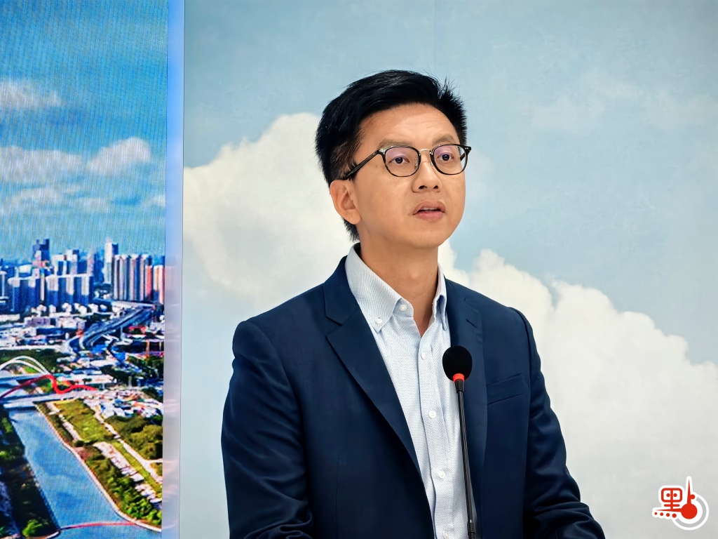国泰首招内地空乘 发在港住宿和交通补贴